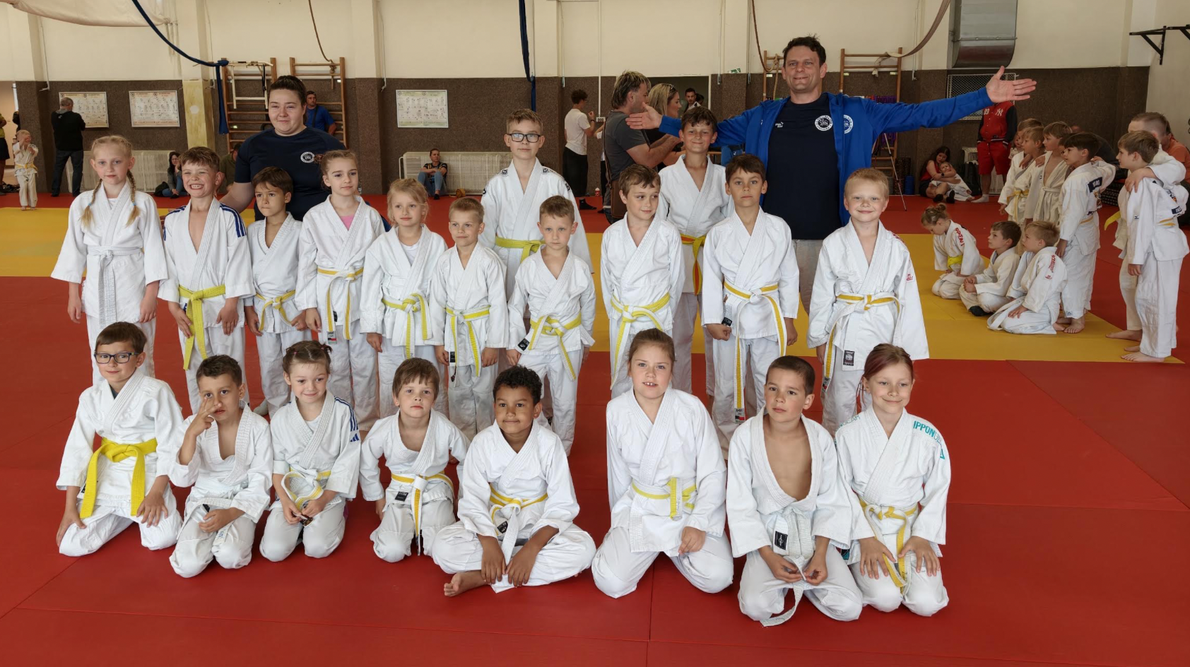 Tomáš Ličman se svými mladými judisty na tatami